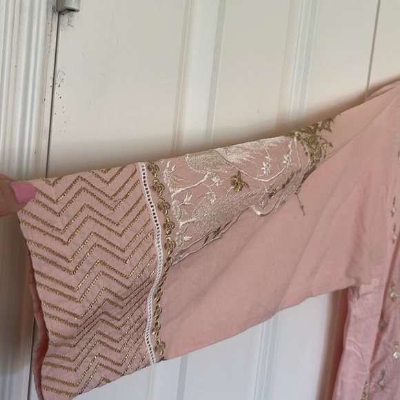 Khaadi Pakistani Indian kurta with embroidery on beautiful soft pink color. - Picture 7 of 8